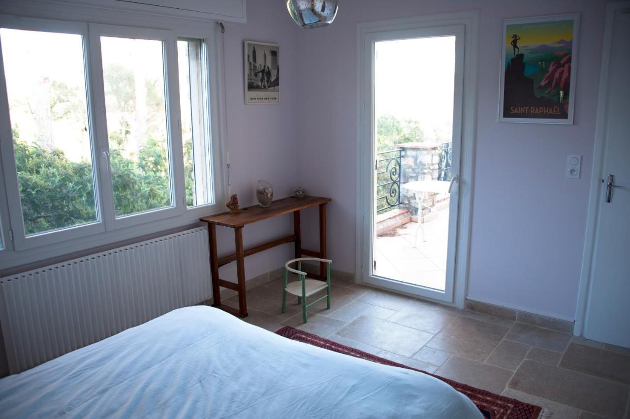 La Garriniere Bed & Breakfast Saint-Raphaël Екстериор снимка