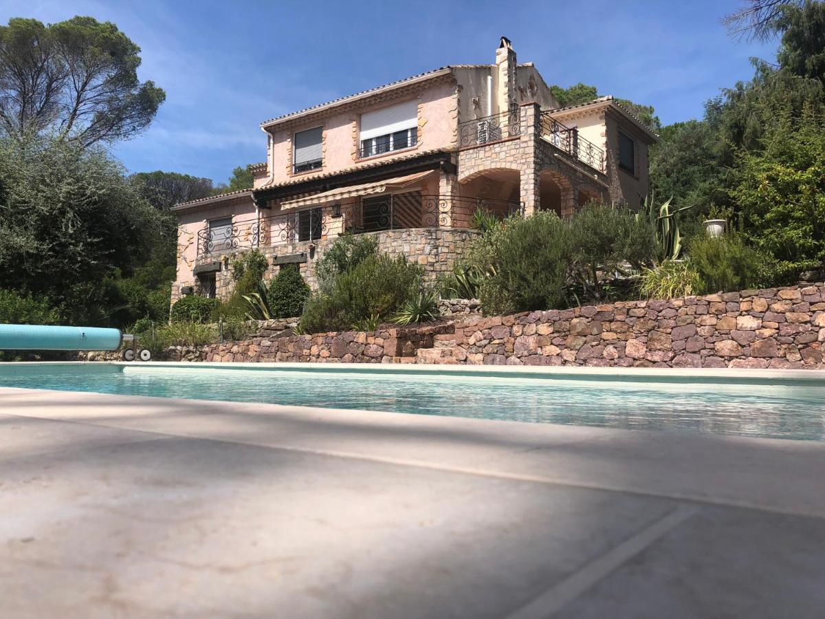 La Garriniere Bed & Breakfast Saint-Raphaël Екстериор снимка