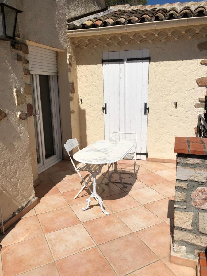 La Garriniere Bed & Breakfast Saint-Raphaël Екстериор снимка