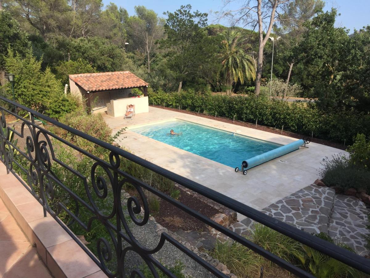 La Garriniere Bed & Breakfast Saint-Raphaël Екстериор снимка