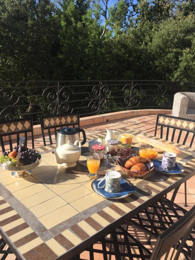 La Garriniere Bed & Breakfast Saint-Raphaël Екстериор снимка